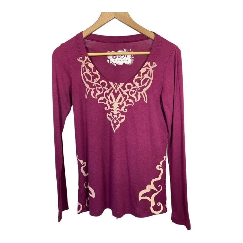 XCVI Women’s Long Sleeve Scoop Neck Graphics Tee Shirt Magenta/Cream Size Medium